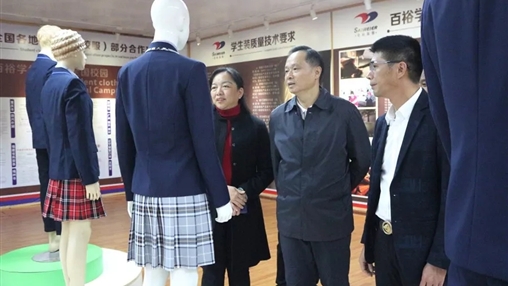 梧州市總工會黨組書記、常務(wù)副主席梁耀忠等領(lǐng)導(dǎo)蒞臨百裕調(diào)研指導(dǎo)