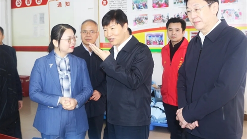 廣西壯族自治區(qū)黨委委員、常委、副書記劉小明蒞臨百裕集團(tuán)環(huán)江車間調(diào)研